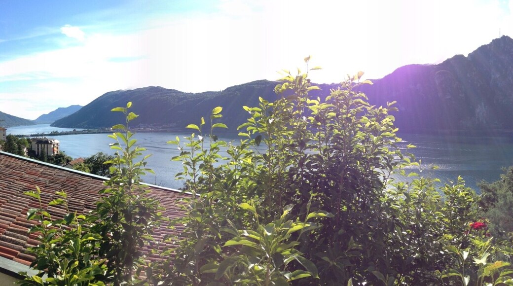 Вид на озеро Лугано и Campione