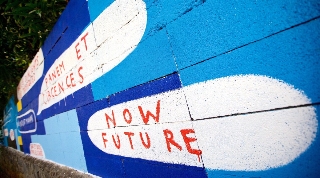 l\'Etang-Sale les Bains which includes outdoor art