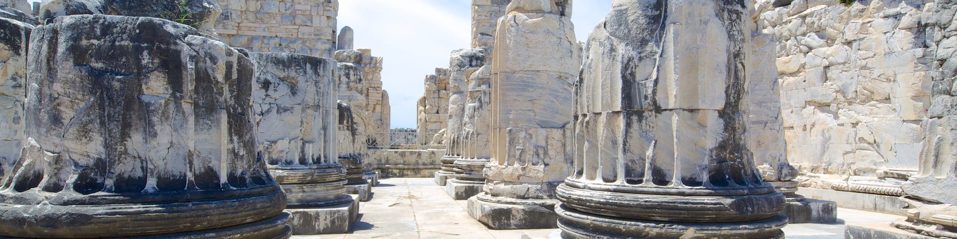 アポロ & アテナ神殿 フィーチャー 崩れた建物