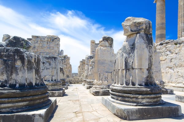 Temple d\'Apollon et d\'Athéna mettant en vedette ruine