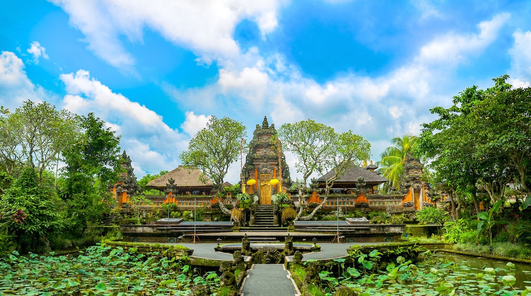 Pura Taman Saraswati temple. Ubud. Bali. Indonesia.; Shutterstock ID 533417248; Purchase Order: SP-2024; Order Number: SP-2024 Hotels.com Go Guides; Client/Licensee: Hotels.com; Other: Lee Ban Twan