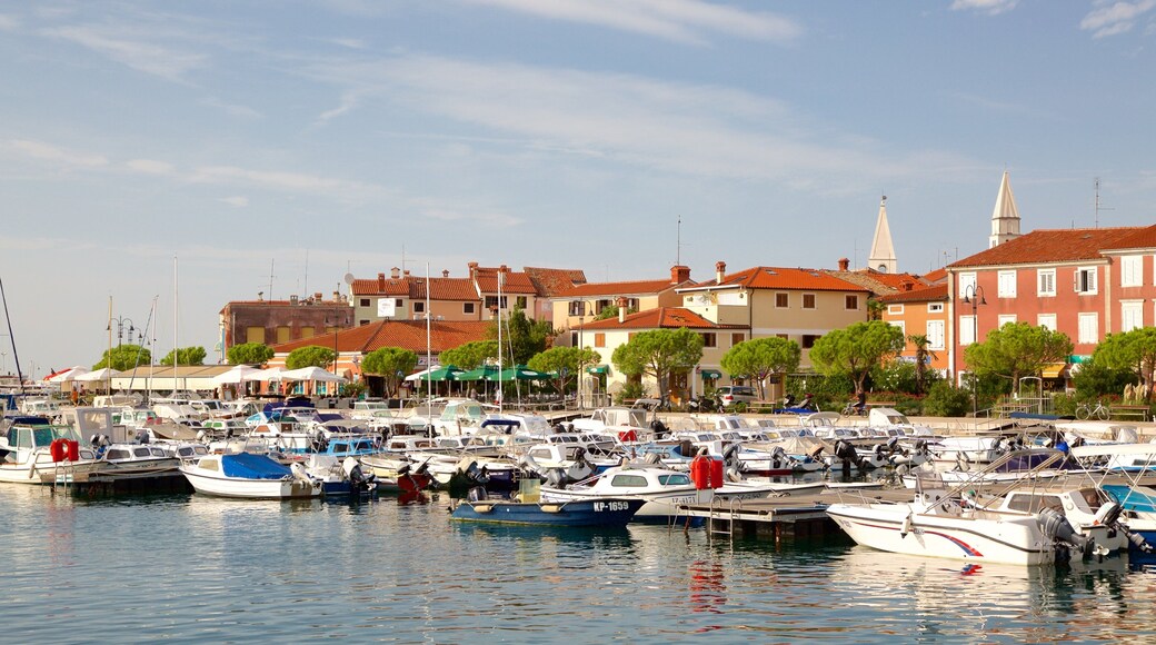 伊左拉遊艇碼頭 呈现出 濱海小鎮, 濱海 和 划船