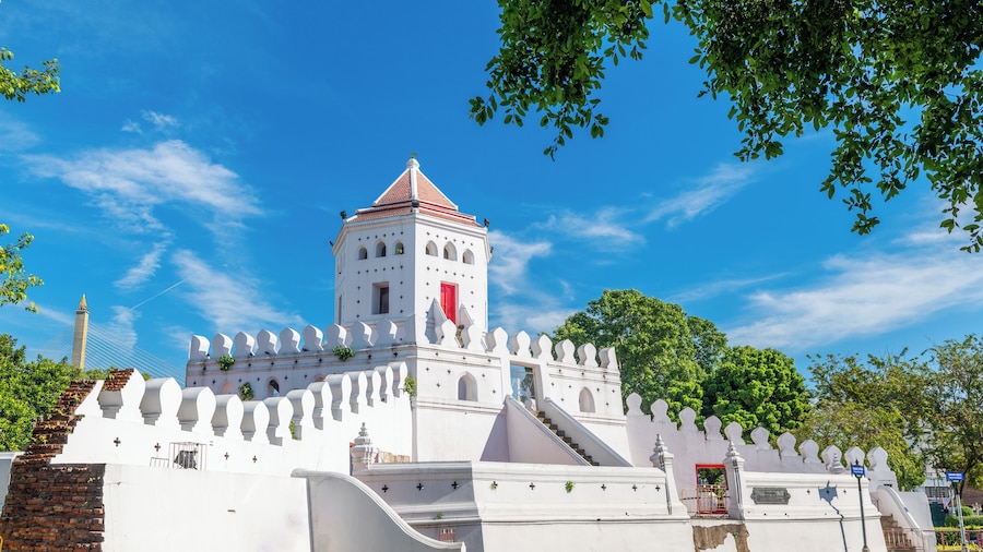 Phra Sumen Fort