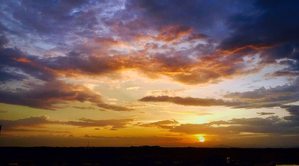 Beautiful sunsets in Playa Blanca. This one taken this month from all inclusive Hotel Riu.
#goldenhourphotography