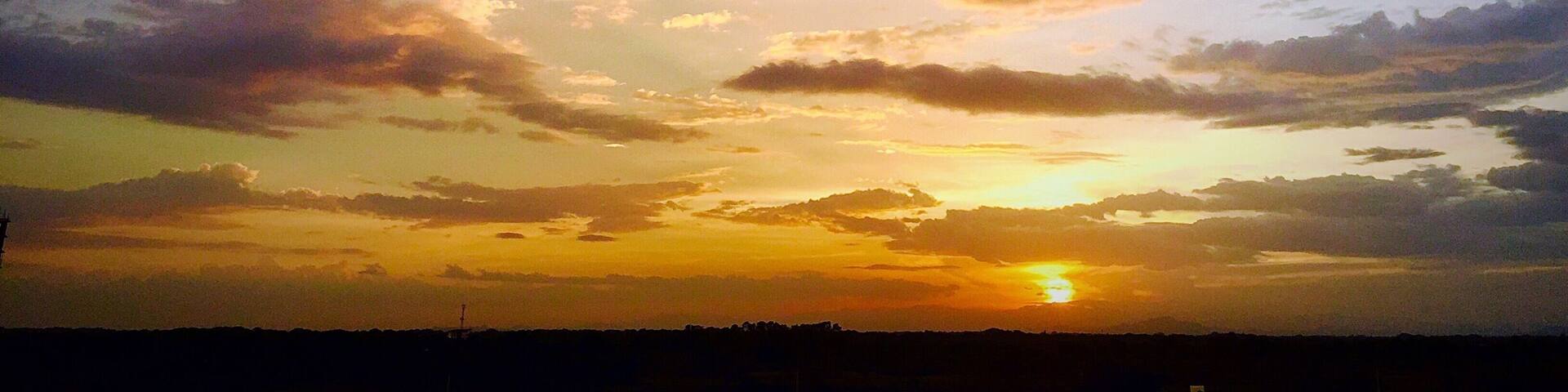 Beautiful sunsets in Playa Blanca. This one taken this month from all inclusive Hotel Riu.
#goldenhourphotography