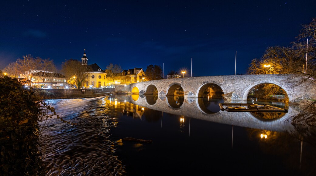 Sterne über Hospitalkirche Wetzlar mit der alten Lahnbrücke
