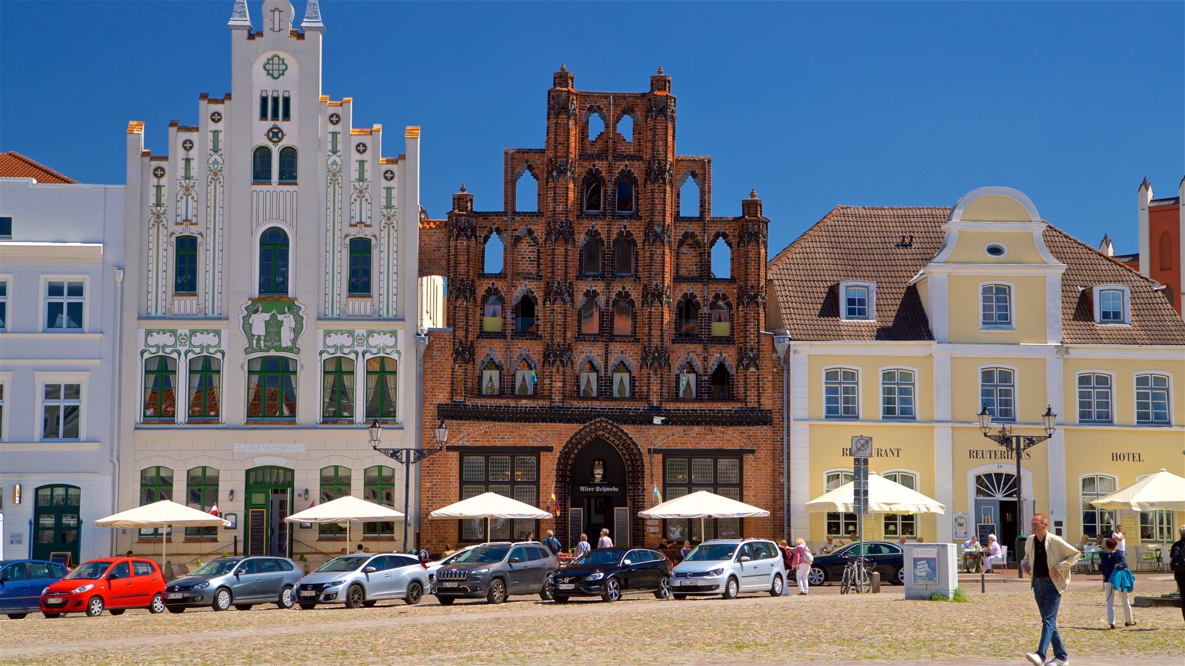 Wilsmer Market Square showing heritage architecture and heritage elements