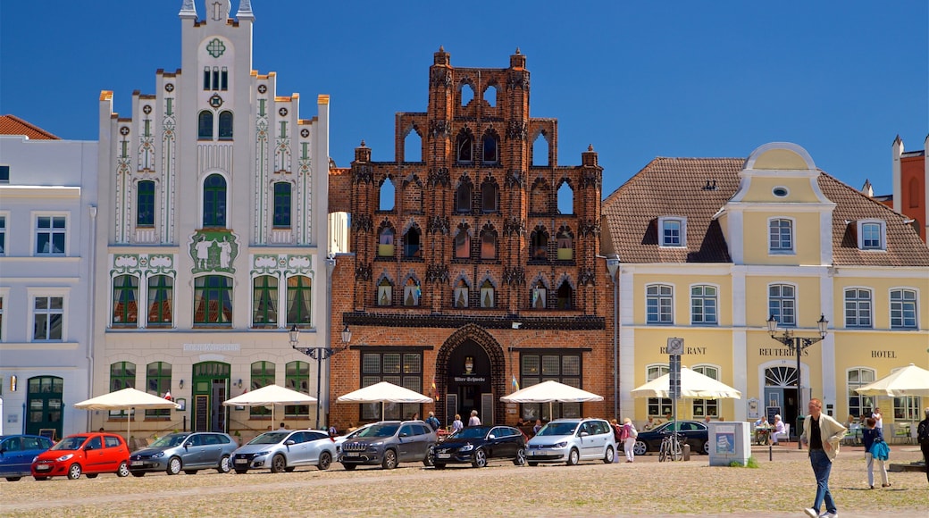 Wilsmer Market Square featuring heritage elements and heritage architecture