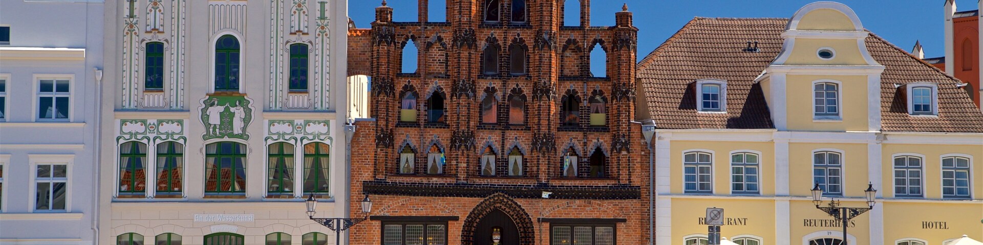 Wilsmer Market Square featuring heritage elements and heritage architecture