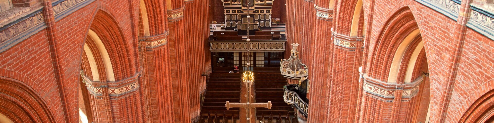 St-Nikolai-Kirche showing interior views, a church or cathedral and heritage elements