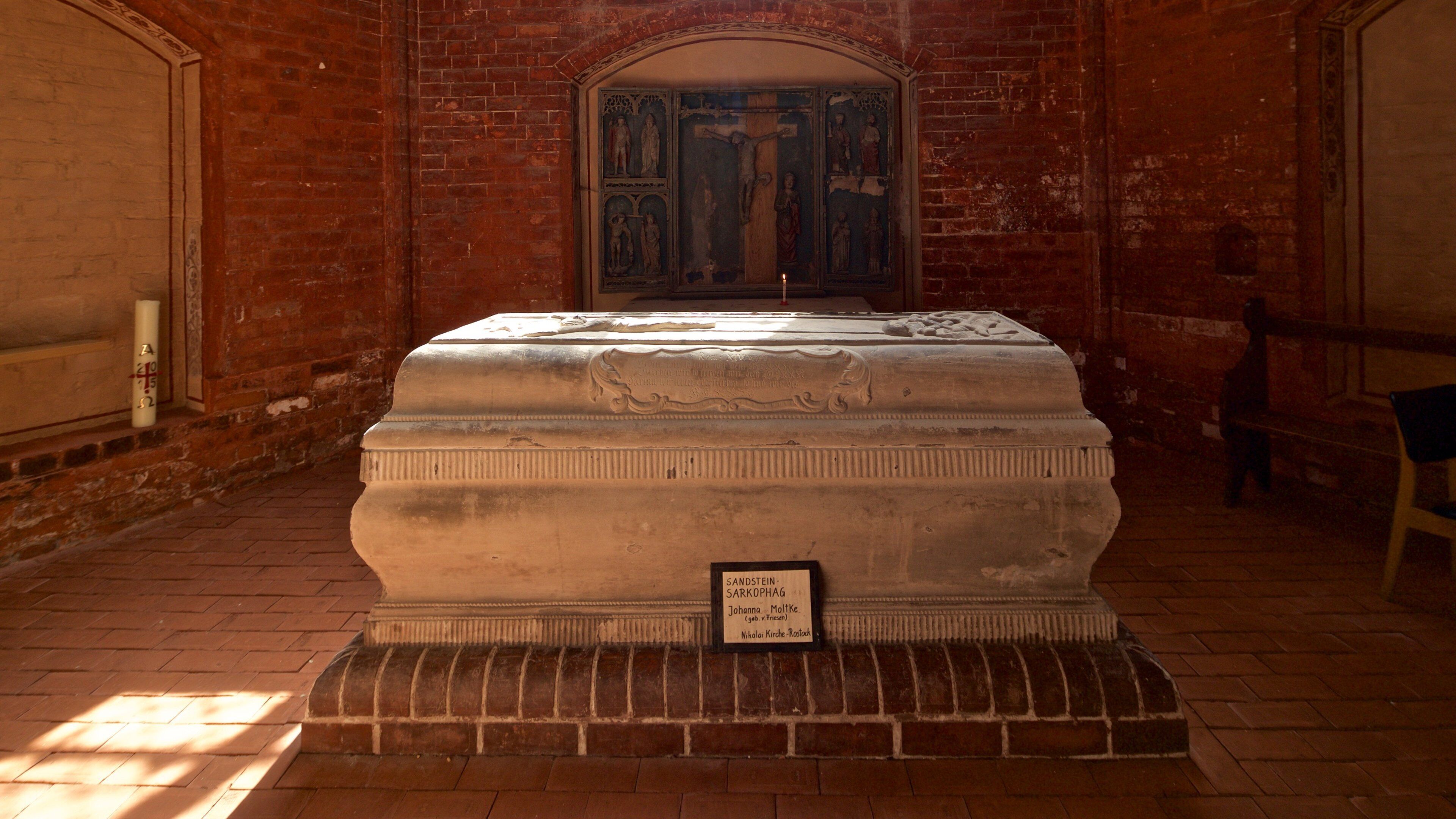 St-Nikolai-Kirche que incluye vista interna y elementos patrimoniales