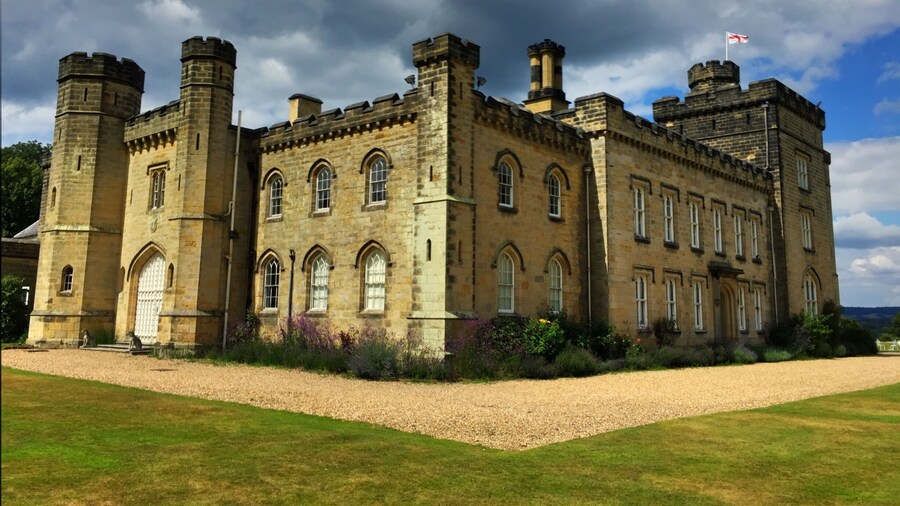 A stones throw away from Hever Castle in Kent, Chiddingstone Castle is set in beautiful grounds and open to the public to stroll around. The castle is also open for viewing most days of the week. Recommended to visit especially if going to Hever the same day.