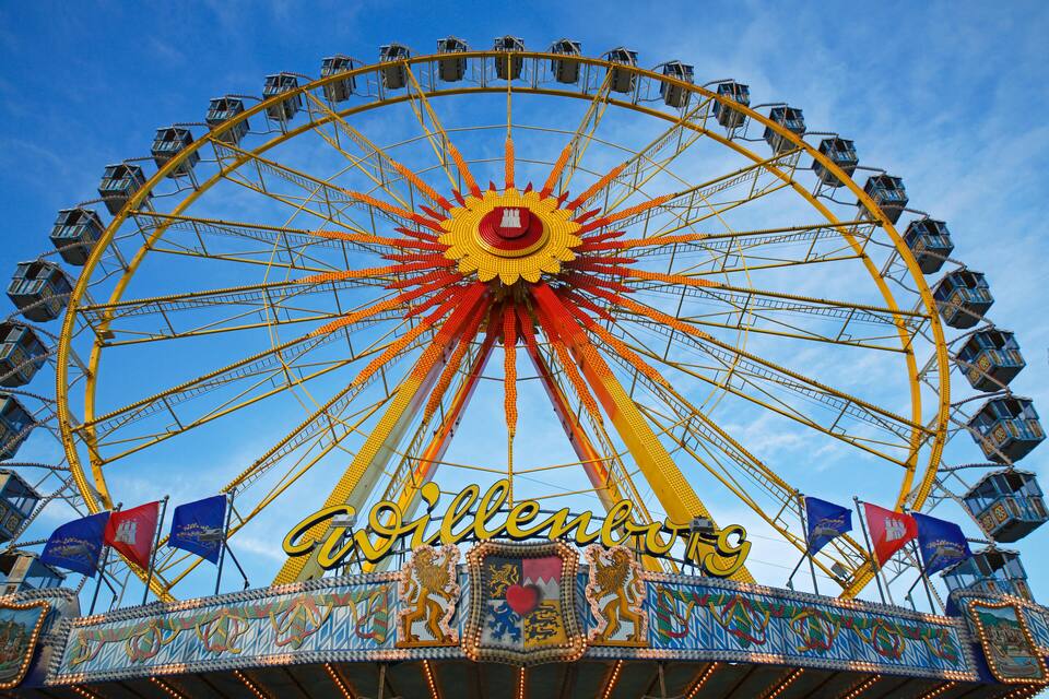 A Ferris wheel with the name "Willenborg" at its center.