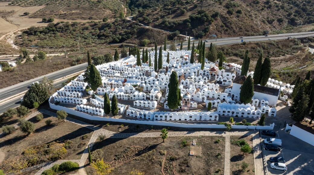 Vista aérea del famoso cementerio de Casabermeja en la provincia de Málaga, España