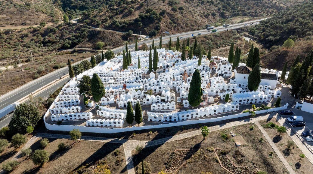 Vista aérea del famoso cementerio de Casabermeja en la provincia de Málaga, España