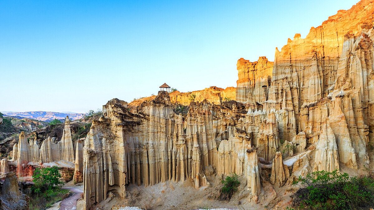 Mysterious Clay Forest in Yuanmou.
#神秘的五彩土林

https://twitter.com/Beautifulgx
