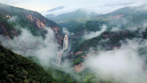 Amazing #SantanWaterfall in Yunnan Province of #China,falling in three stages and being wonderful and magnificent.
https://twitter.com/Beautifulgx