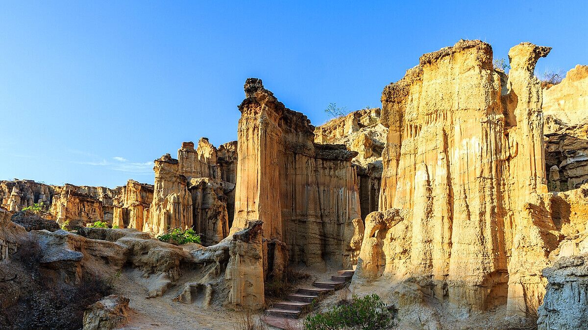Mysterious Clay Forest in Yuanmou.
#神秘的五彩土林

https://twitter.com/Beautifulgx