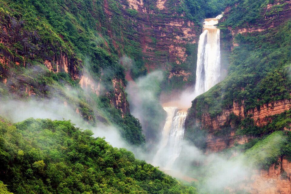 Amazing Santan Waterfall in Yunnan Province of China,falling in three stages and being wonderful and magnificent. 

https://twitter.com/Beautifulgx 