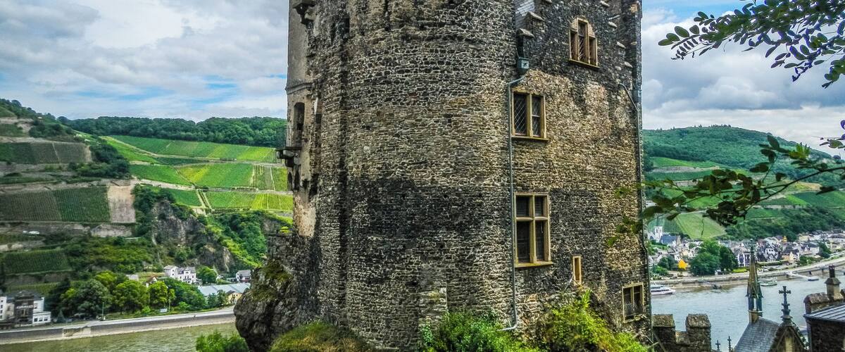 Die Burg Rheinstein im oberen Mittelrheintal in der Gemeinde Trechtingshausen