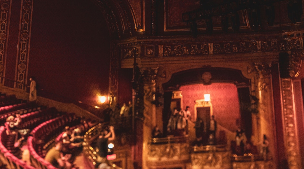 Double decker theatre