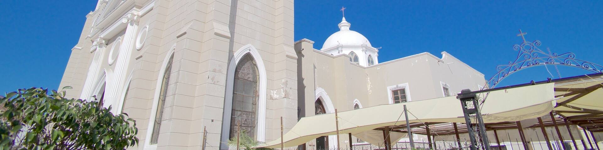 Iglesia de San Fernando mostrando uma igreja ou catedral