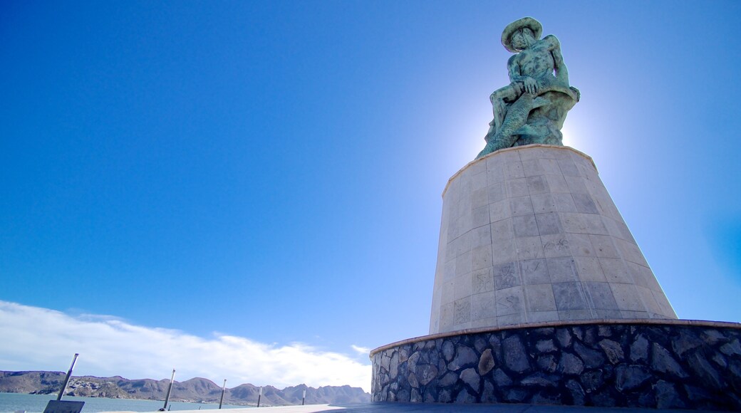 El Pescador caracterizando arte ao ar livre e uma estátua ou escultura
