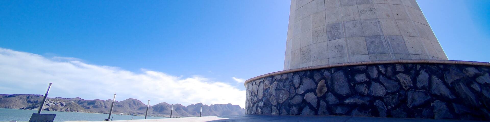 Statue du PĂȘcheur montrant statue ou sculpture et art en plein air