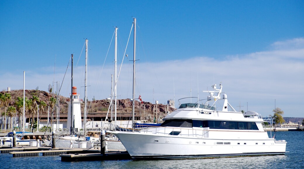 The Fisherman presenterar båtkörning, en hamn eller havsbukt och kustutsikter