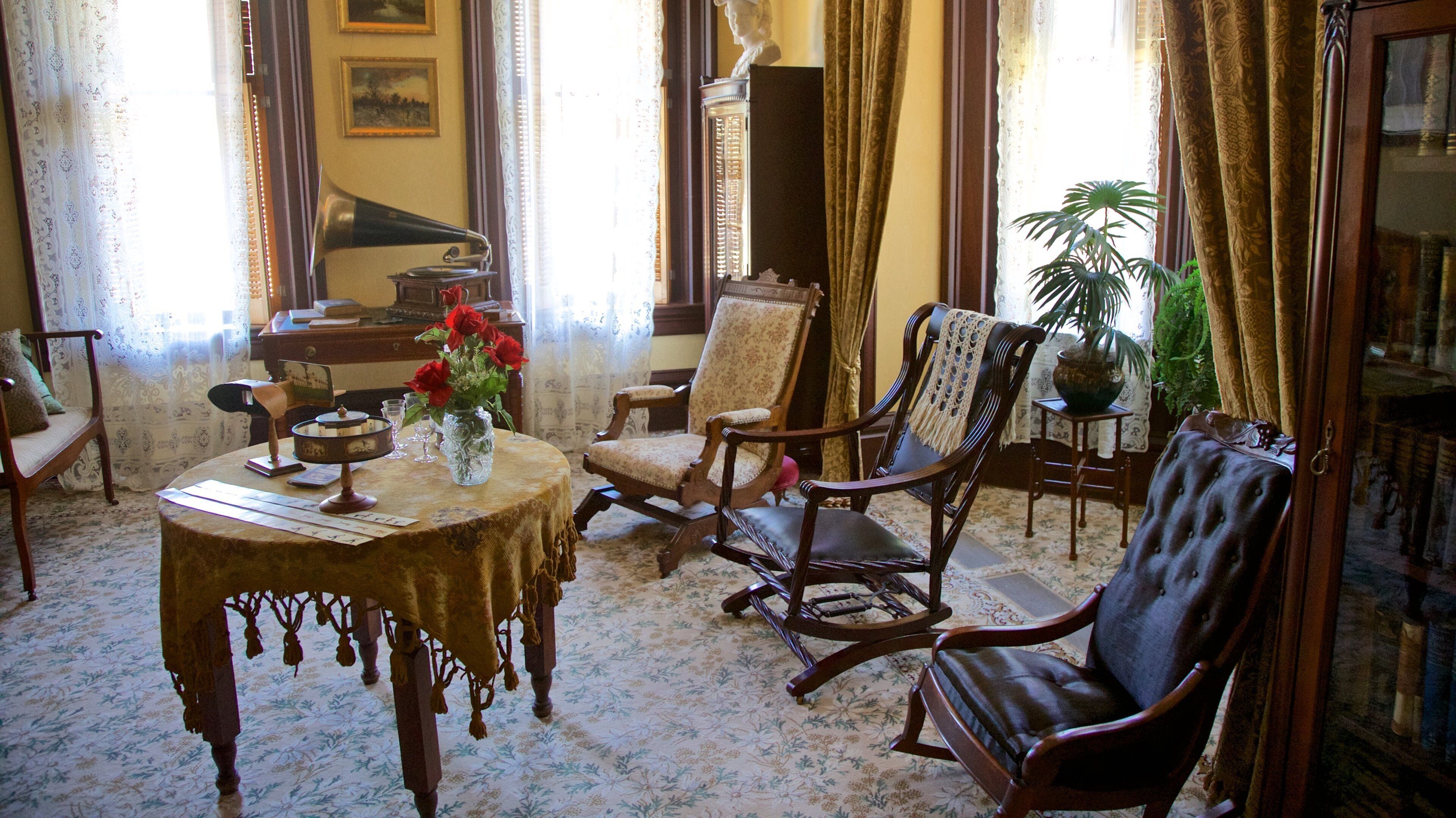 Naper Settlement Museum featuring heritage elements, a house and interior views