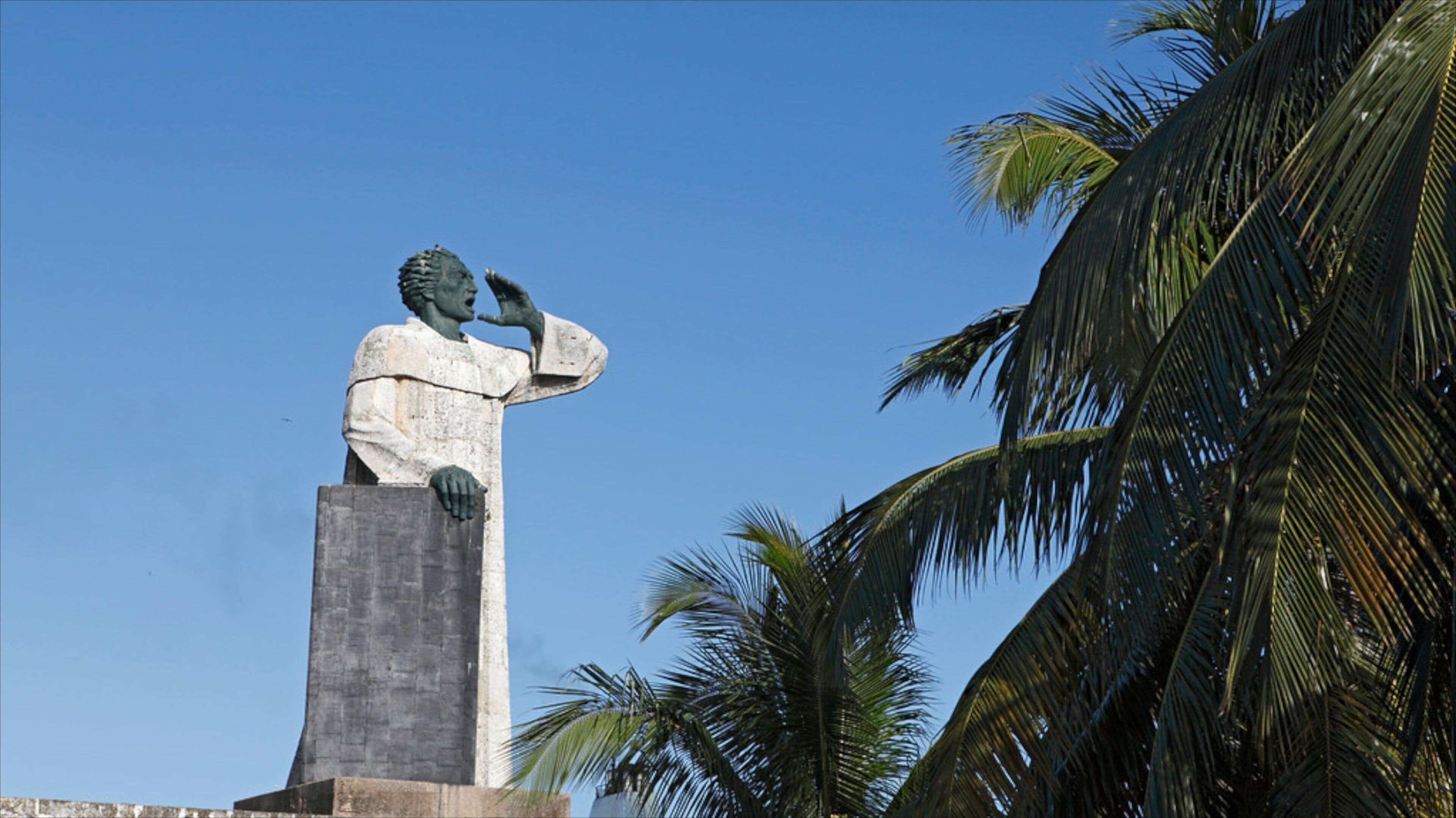 St Maarten and St Martin featuring a statue or sculpture and heritage elements