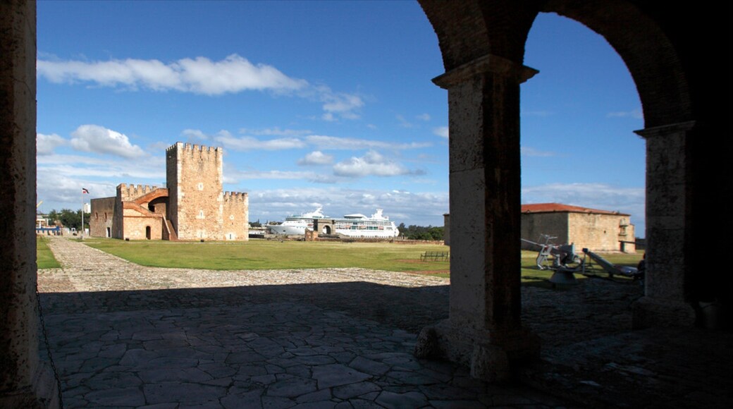 St Maarten and St Martin showing heritage elements