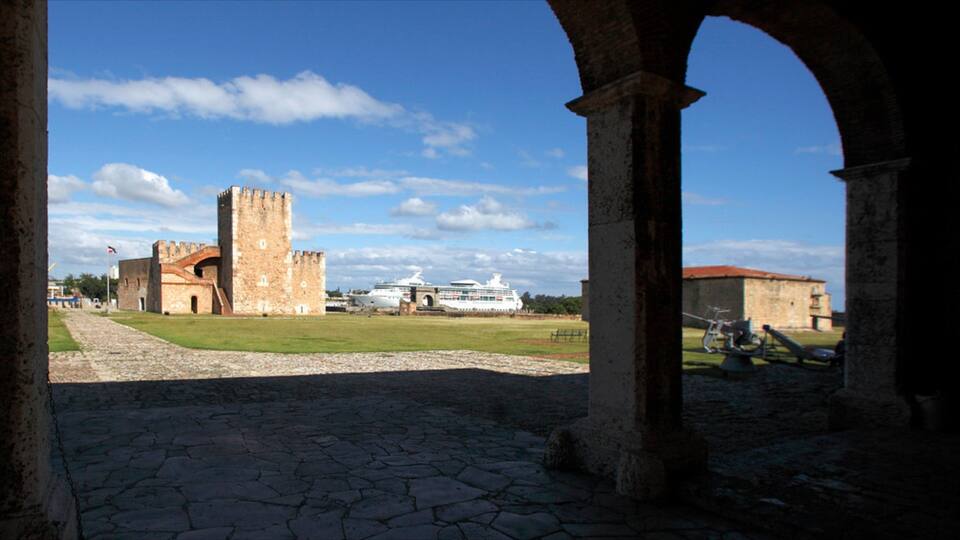 St Maarten and St Martin showing heritage elements