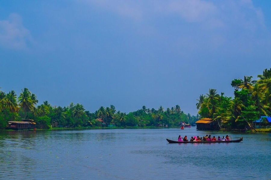 Scenic beauty of backwater lakes in Kerala
#incredibleindia #kerala
