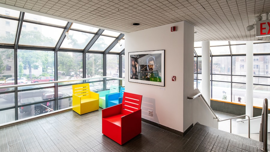 The Bronx Museum of the Arts showing interior views and art