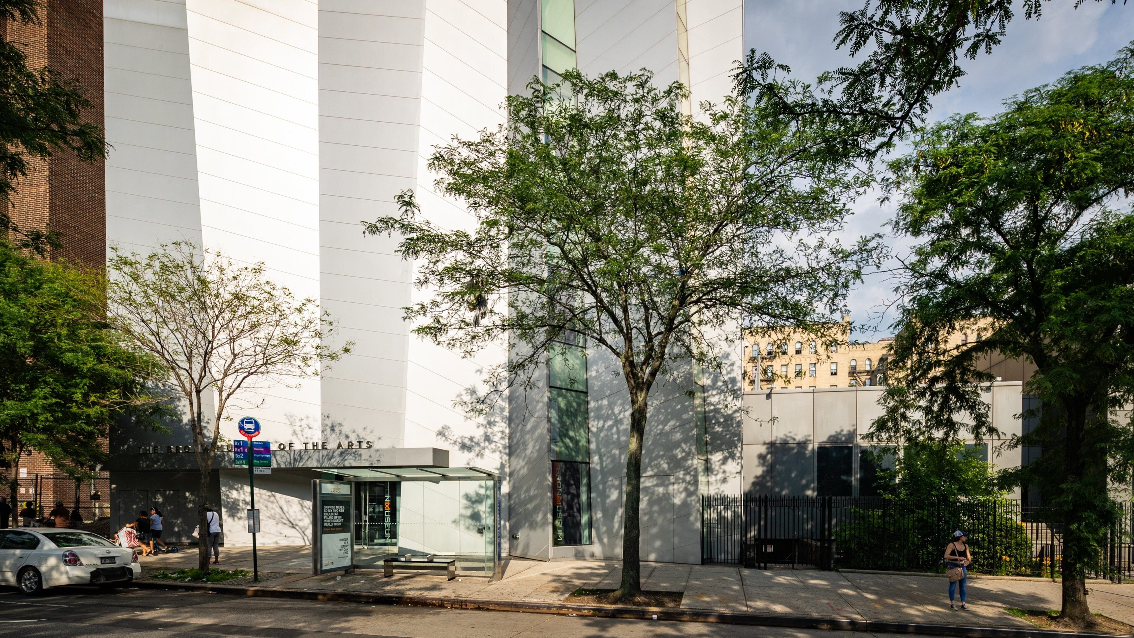 The Bronx Museum of the Arts showing street scenes