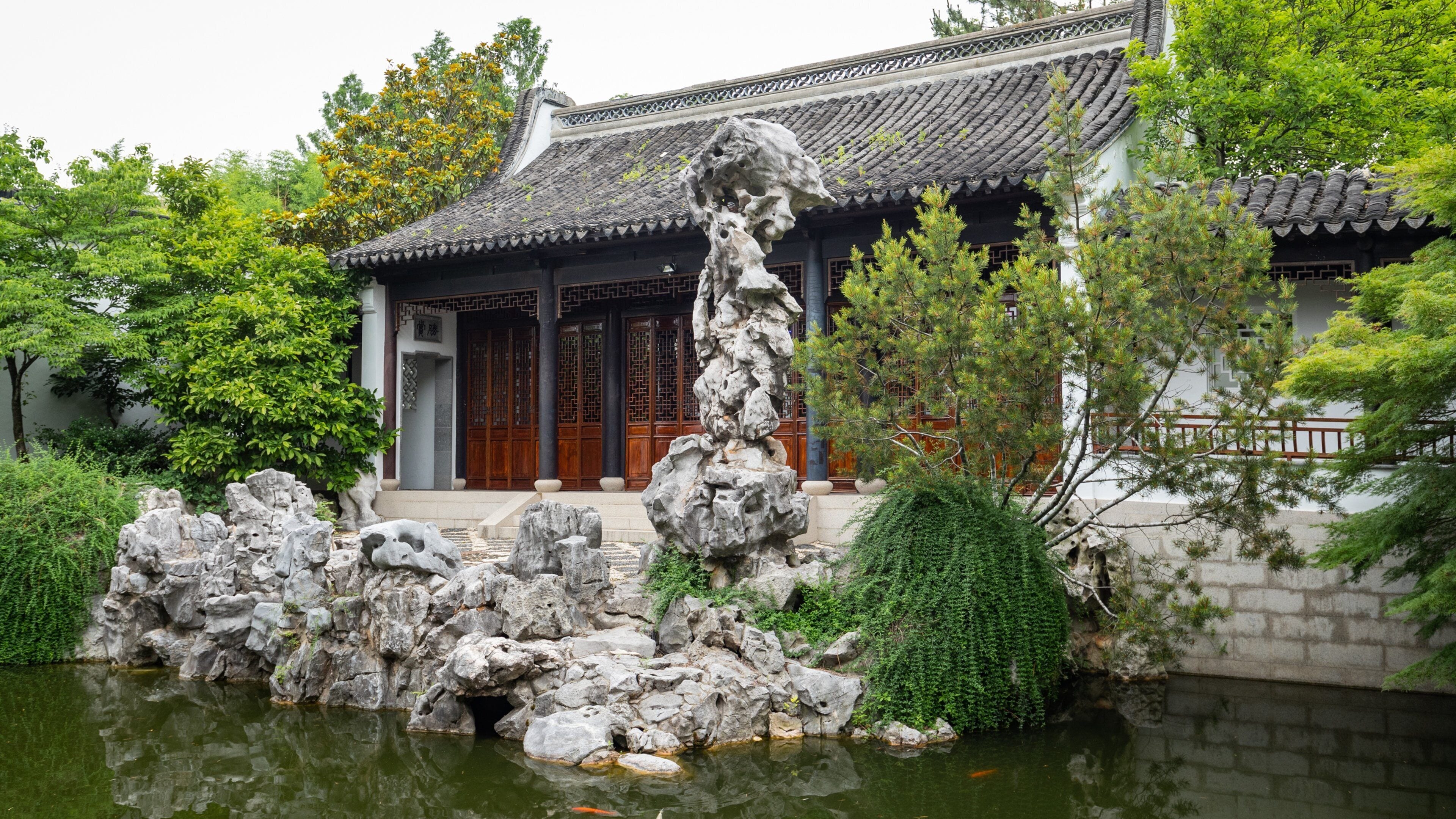 New York Chinese Scholar\'s Garden showing a pond, heritage elements and a garden