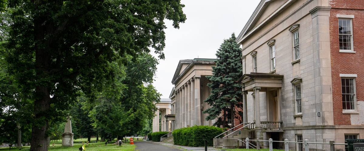 Staten Island Museum which includes a park and heritage architecture