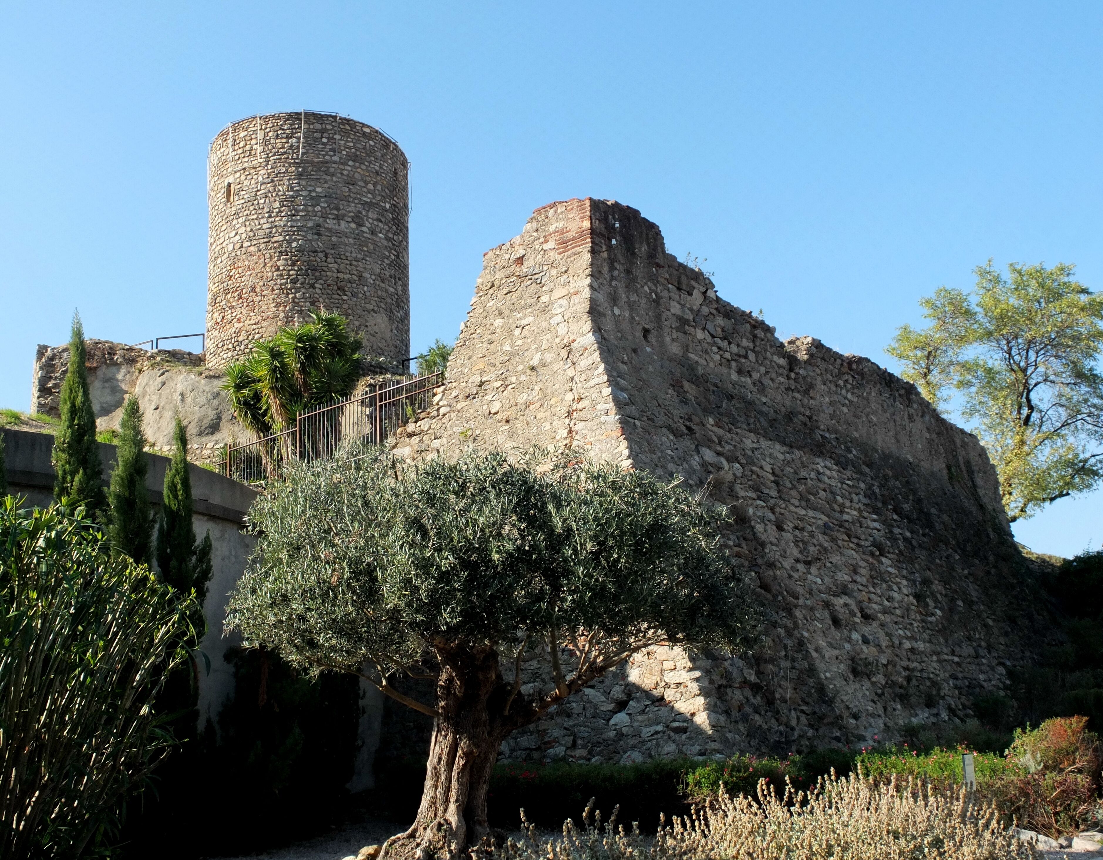 Château de Laroque-des-Albères, France, 12th ctry. (view southwest).