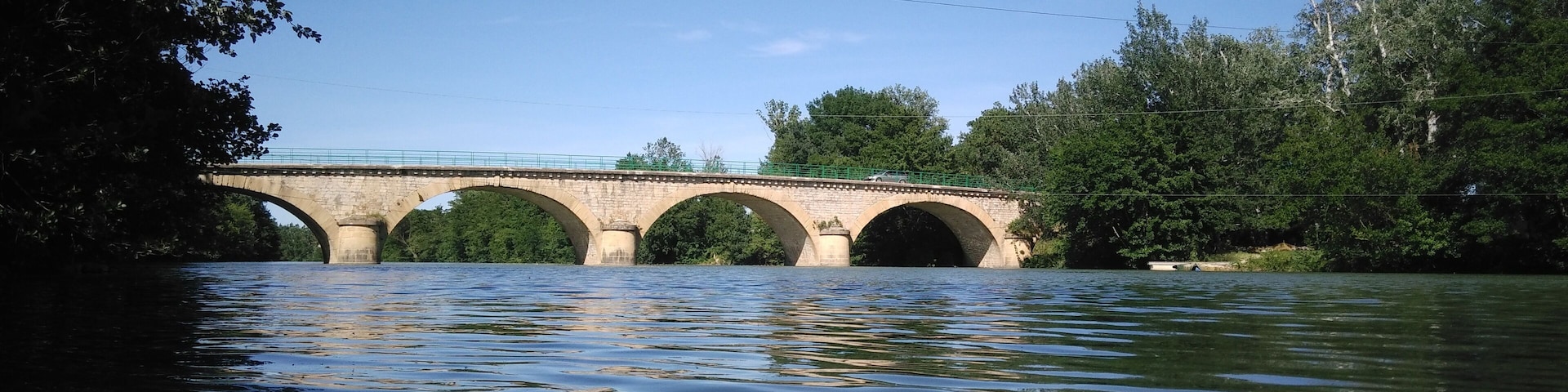 Pont en pierre sur le Vidourle reliant Marsillargues à Saint-Laurent-d'Aigouze.
