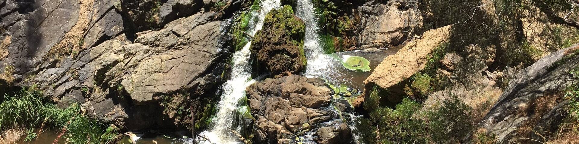 Just a nice surprise, small waterfall, lots of flowers around, don't wait end of the summer to go there, it is lovely to walk with the sound of the water.
Concrete pathway with stairs, easy very short walk.