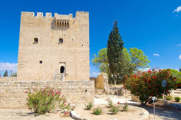 ChĂąteau de Colosse qui includes patrimoine architectural, jardin et chĂąteau ou palais