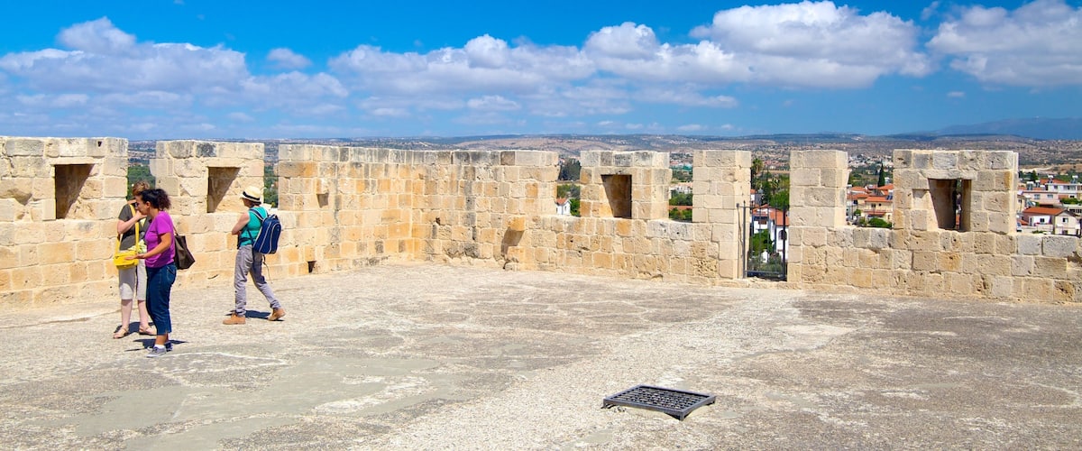 Kolossi Castle showing a castle and heritage architecture