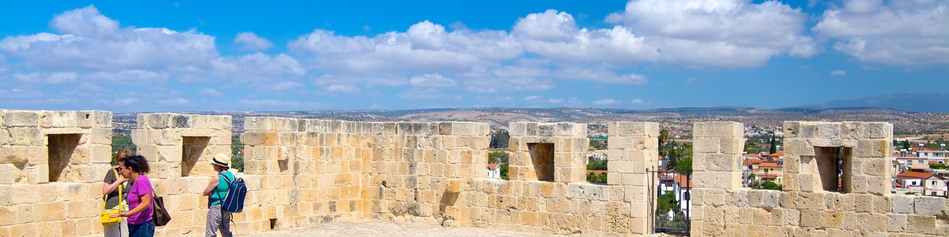Castelo Kolossi que inclui arquitetura de patrimônio e um pequeno castelo ou palácio