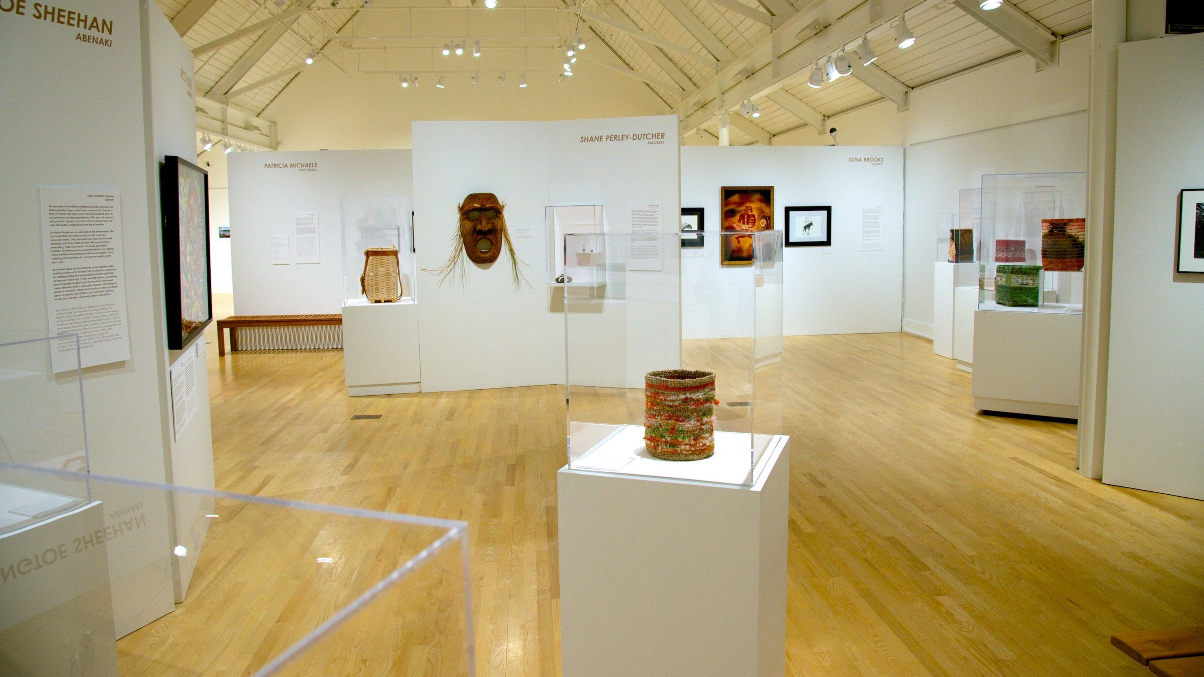 Abbe Museum which includes heritage elements and interior views