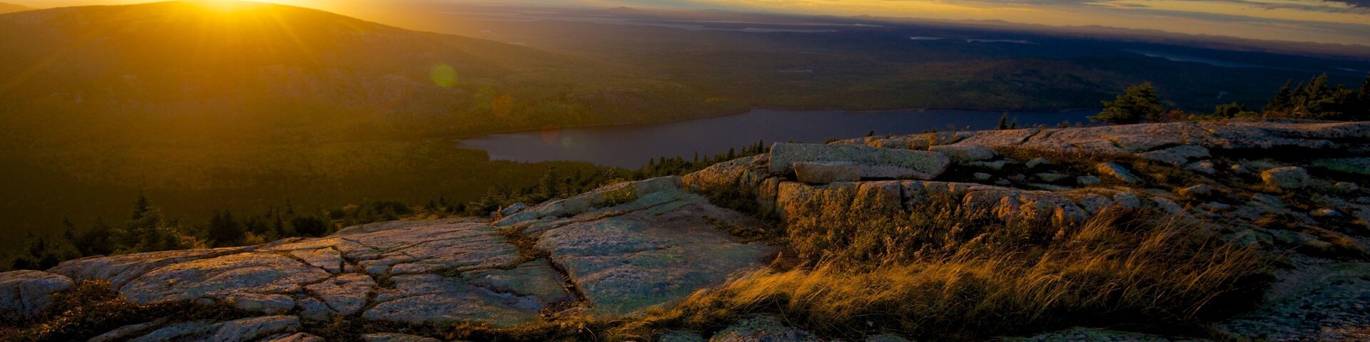 Cadillac Mountain que incluye un atardecer