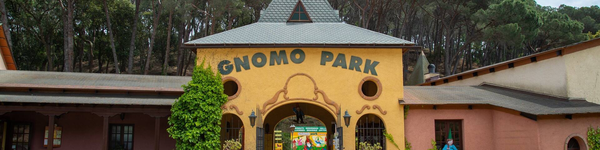 Gnomo Park which includes signage