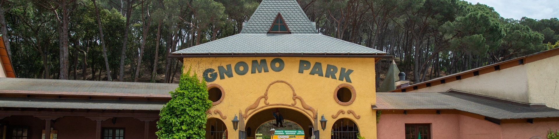 Gnomo Park which includes signage