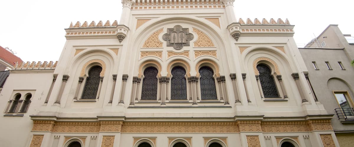 Spanish Synagogue which includes heritage architecture