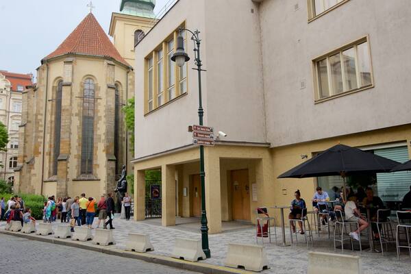 Den Spanske Synagoge og byder på en kirke eller en katedral